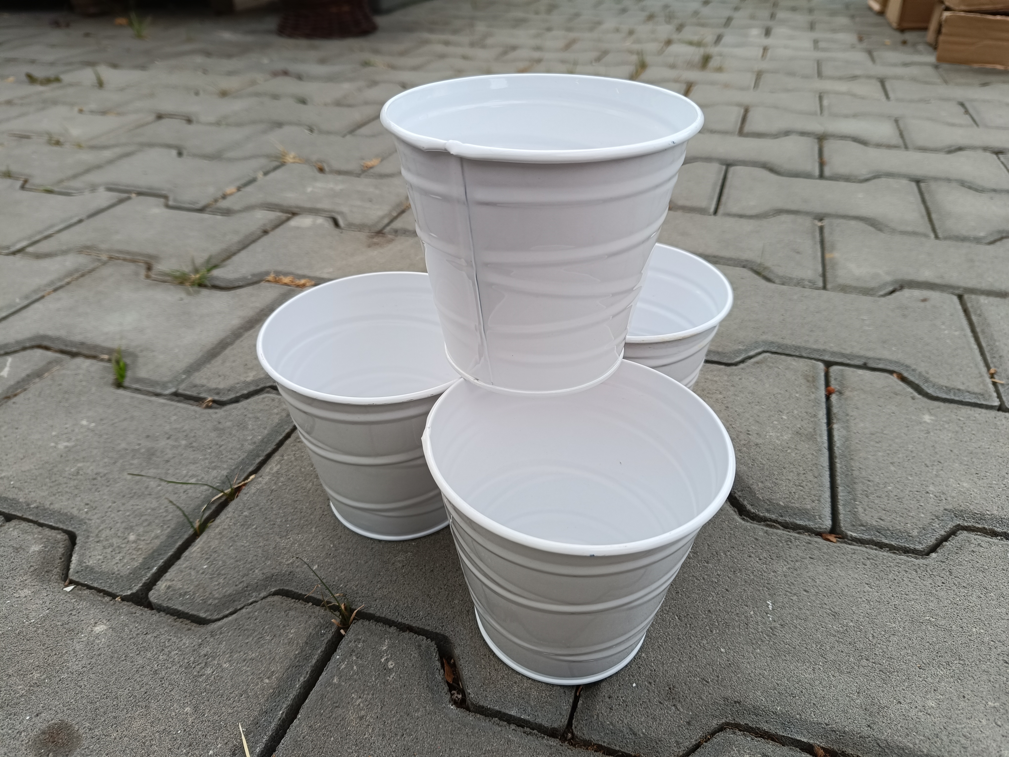 Obal na květináč plech bílý 11cm kulatý s perforovaným vzorem