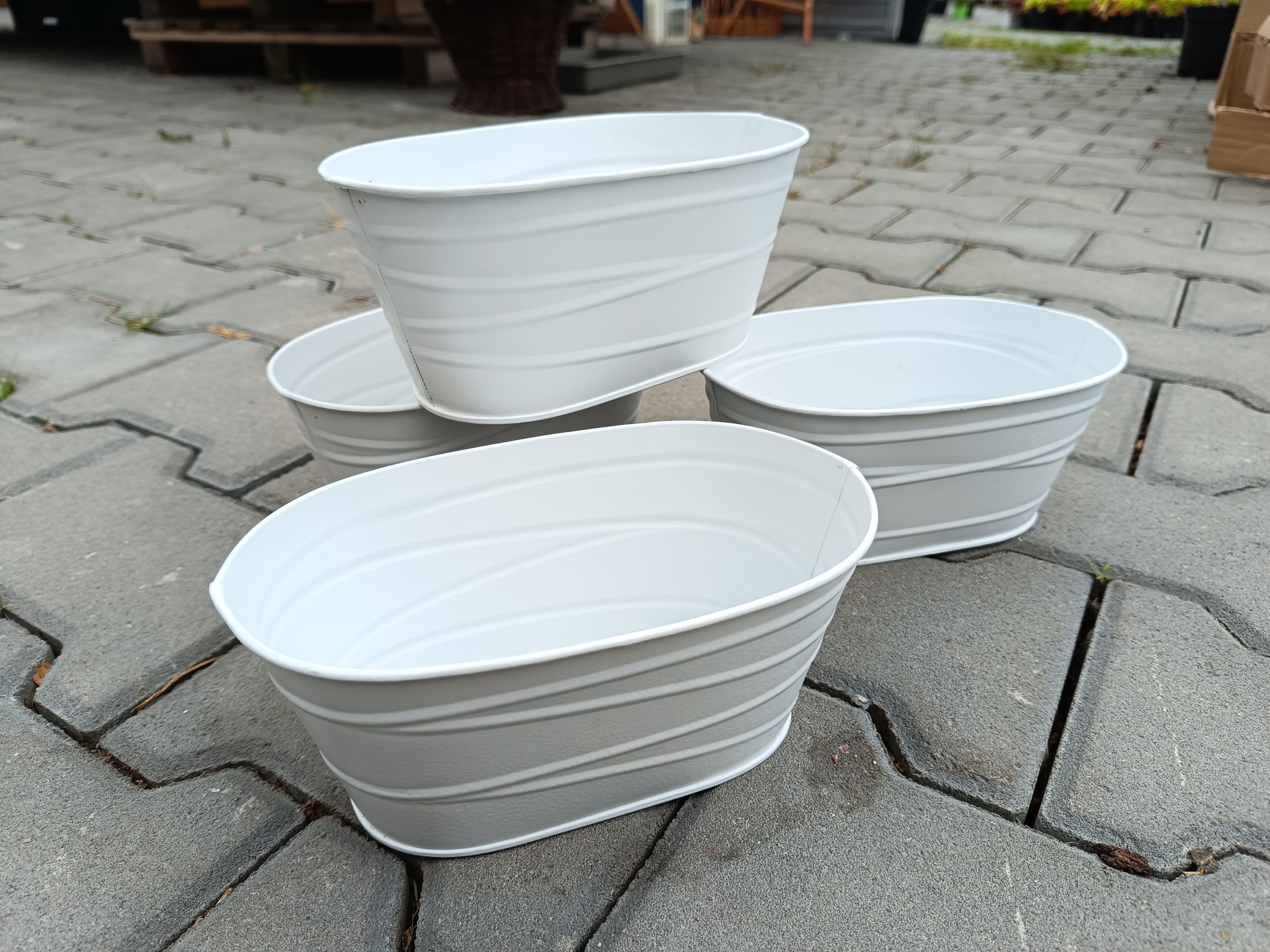 Obal na květináč plech bílý 21cm oválny s perforovaným vzorem
