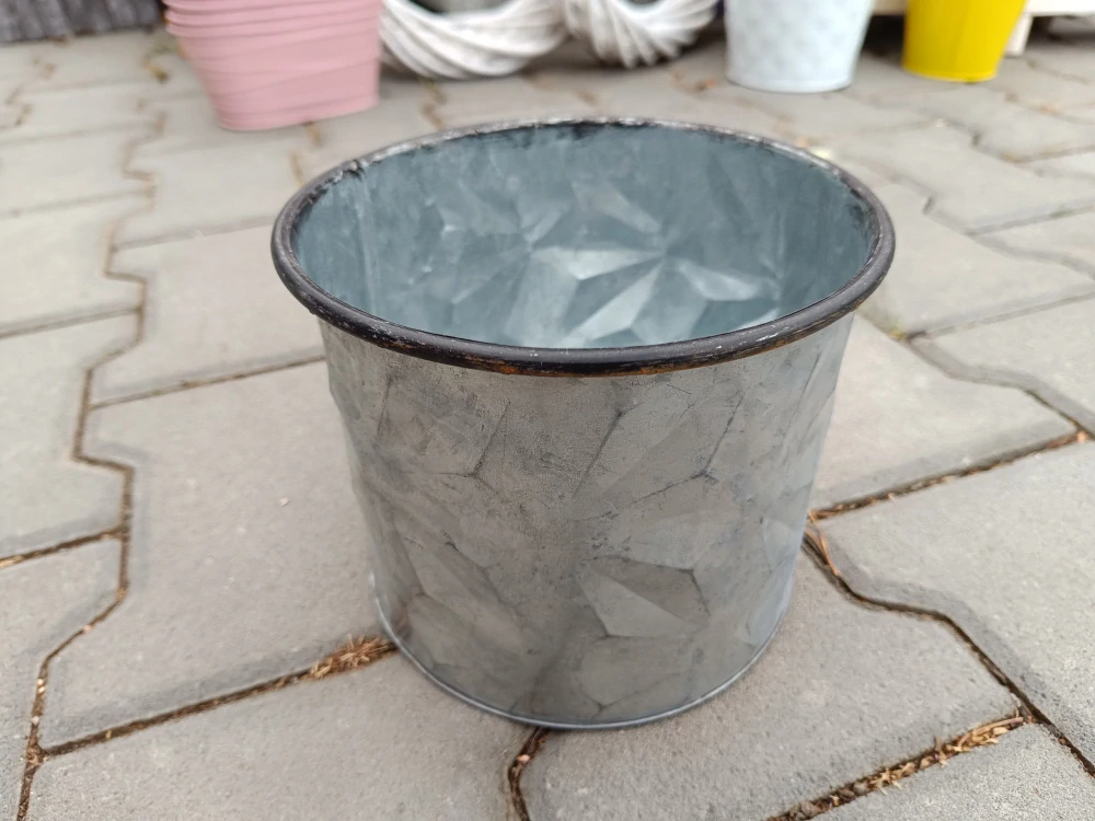 Obal na květináč plech 17cm kulatý perforovaný