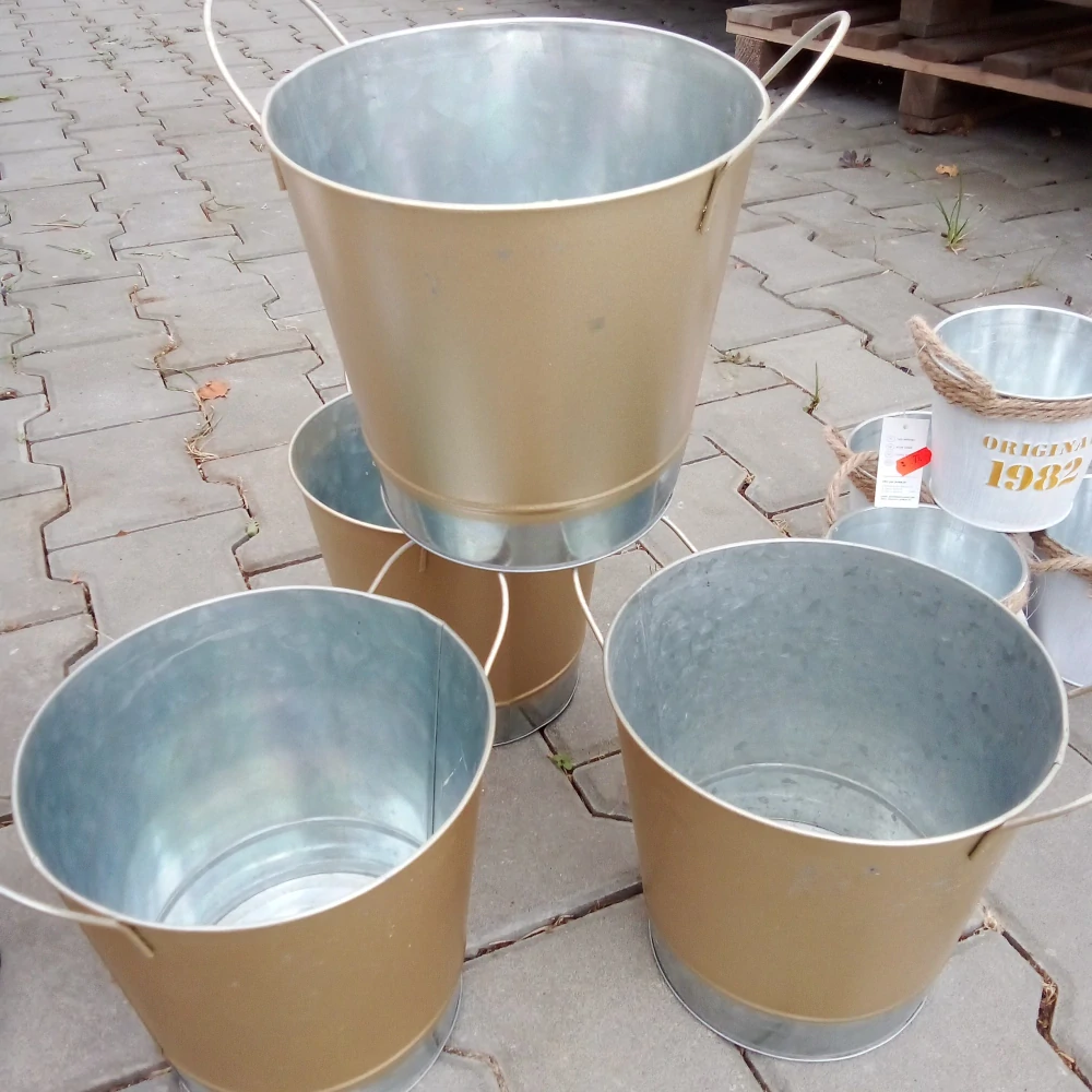 Dekorativní kyblík - plech 20 cm zlatý