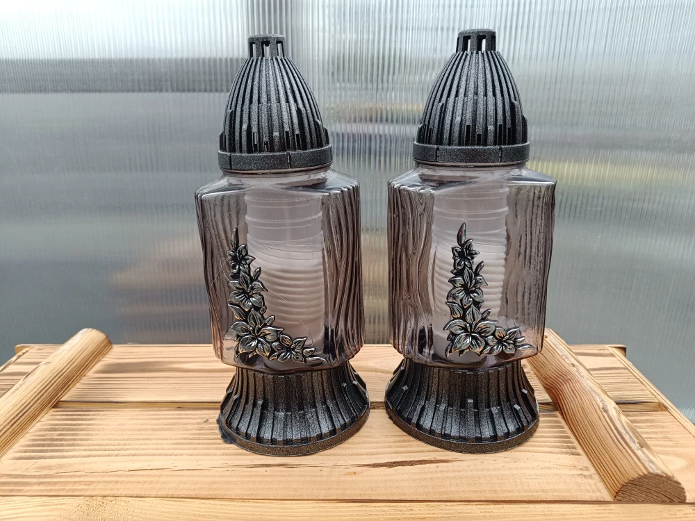 Svícen hřbitovní - květina - stříbrný 26cm sklo/plast