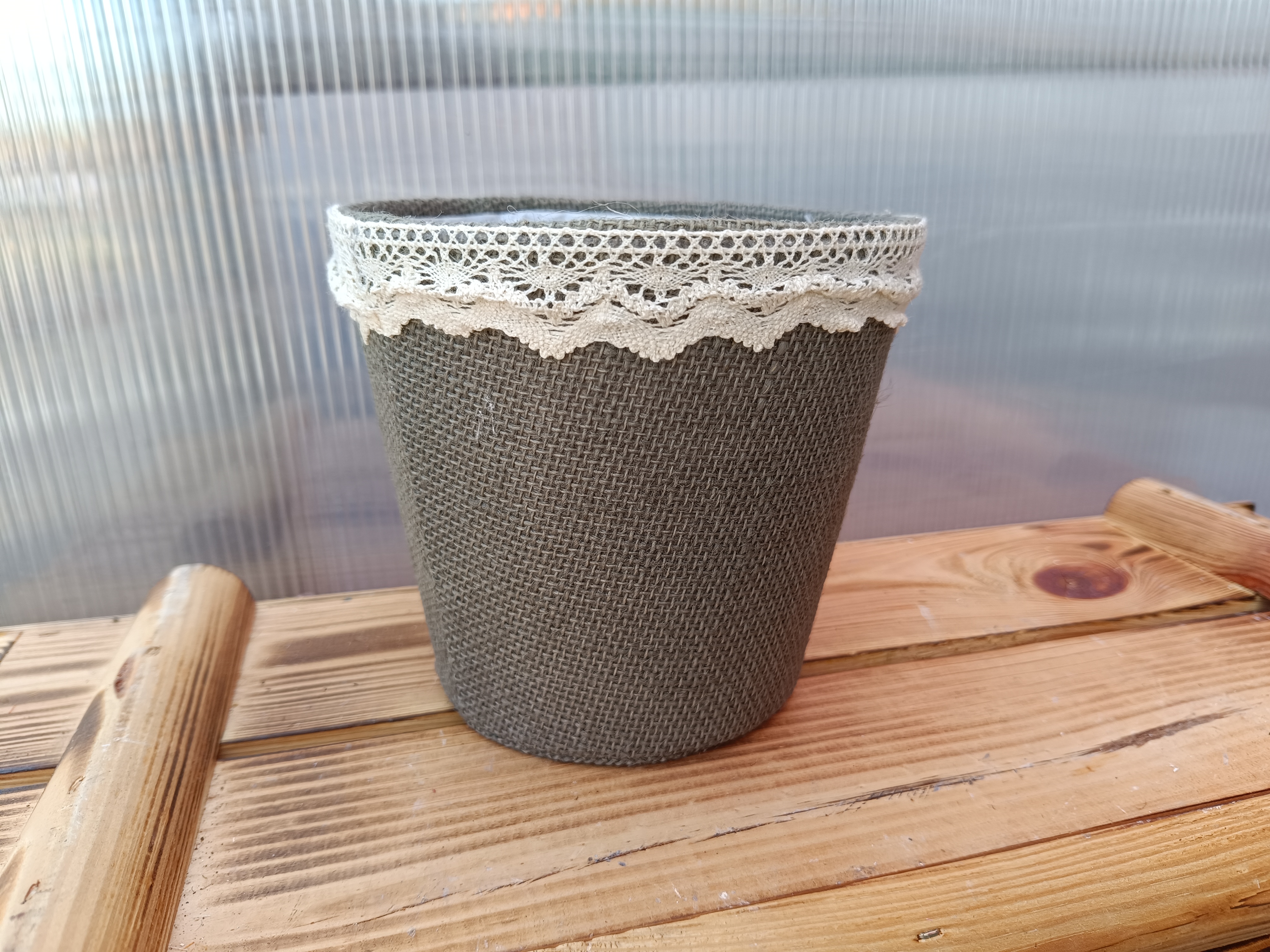 Obal na květináč - juta krajka - šedá 16cm