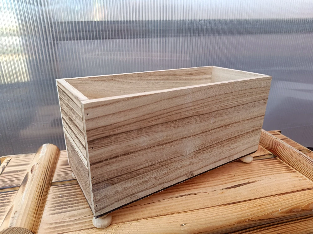 Dřevěný dekorační truhlík přírodní - obdelník na nožkách 12x28cm