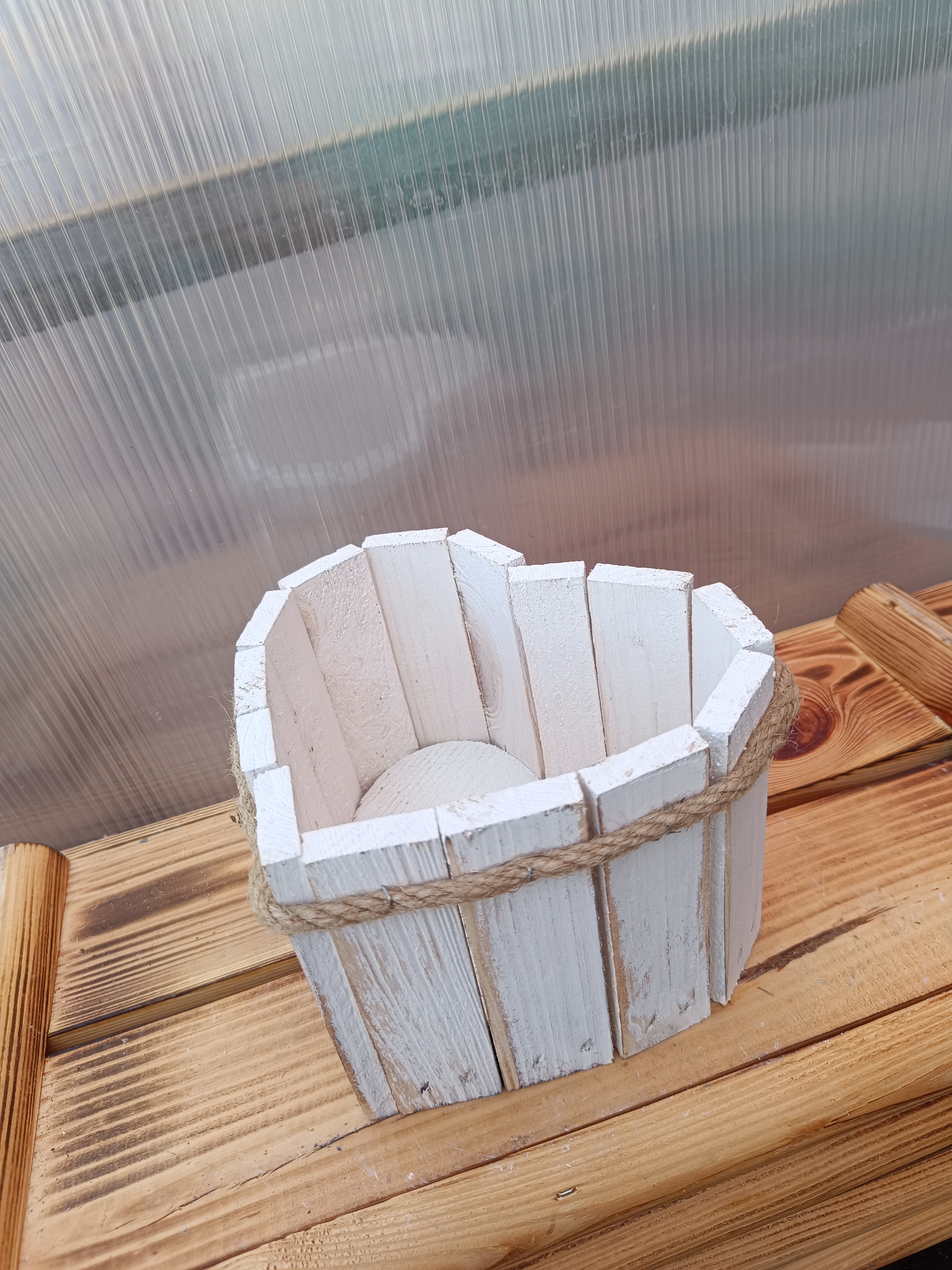 Dřevěný dekorační truhlík srdce 15cm