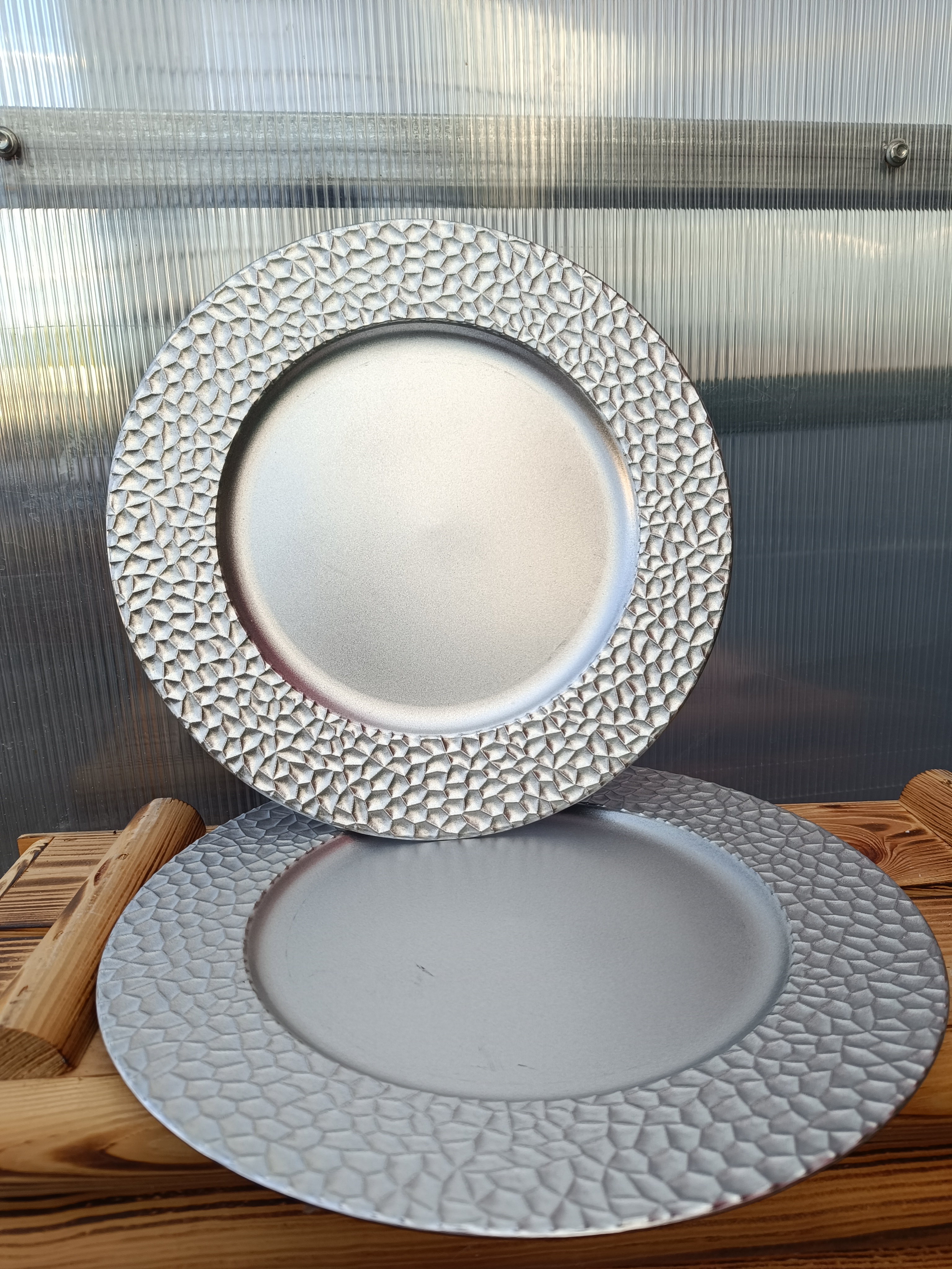 Dekorační talíř kulatý stříbrný - plast 33cm