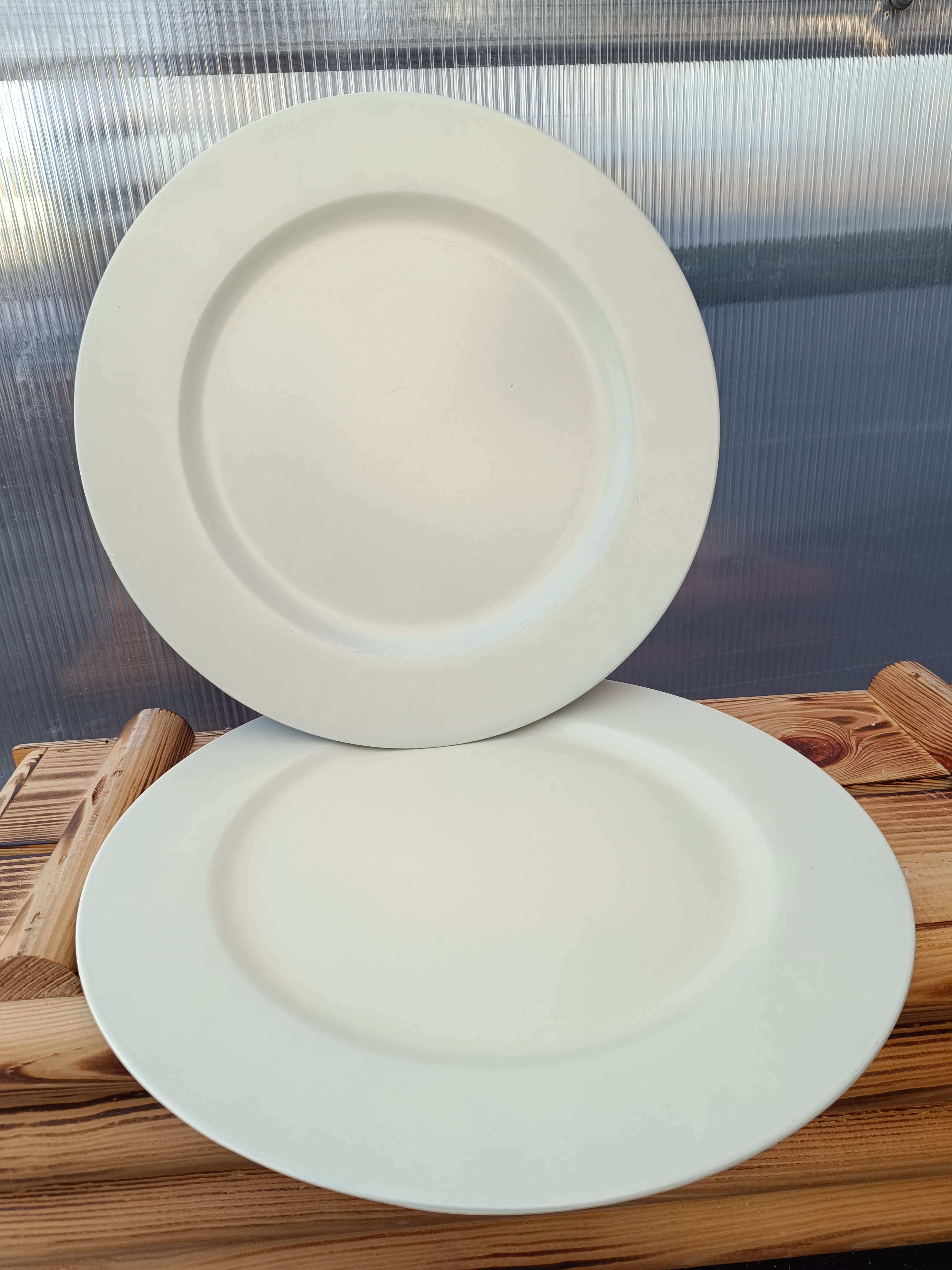 Dekorační talíř kulatý béžový - plast 33cm