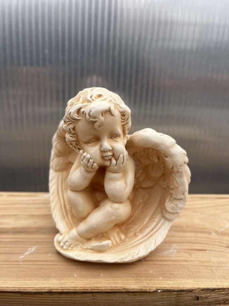 Andělíček - sádrová figurka v.9.5cm krémová