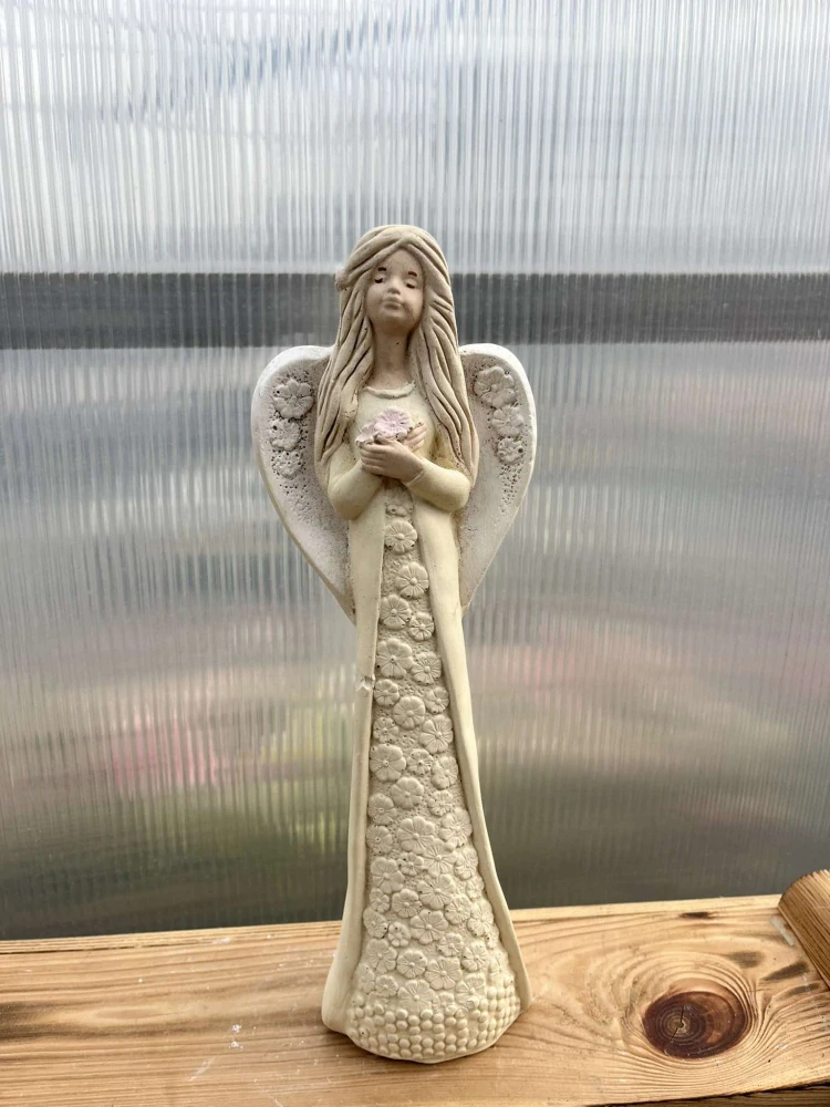 Andělíček - sádrová figurka v.30cm krémová