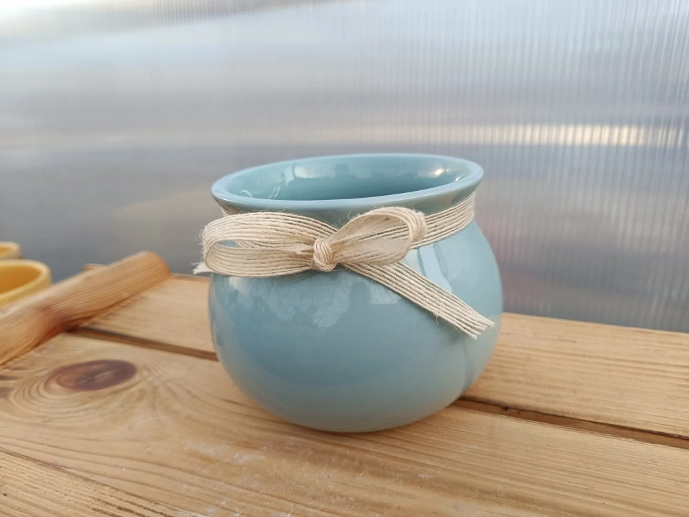 Květináč keramický - modrý s mašlí - 14cm