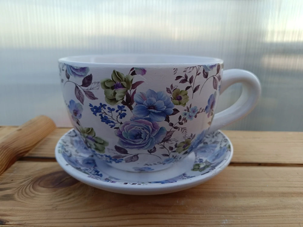 Květináč s modrou růži - hrnek s miskou - 15cm