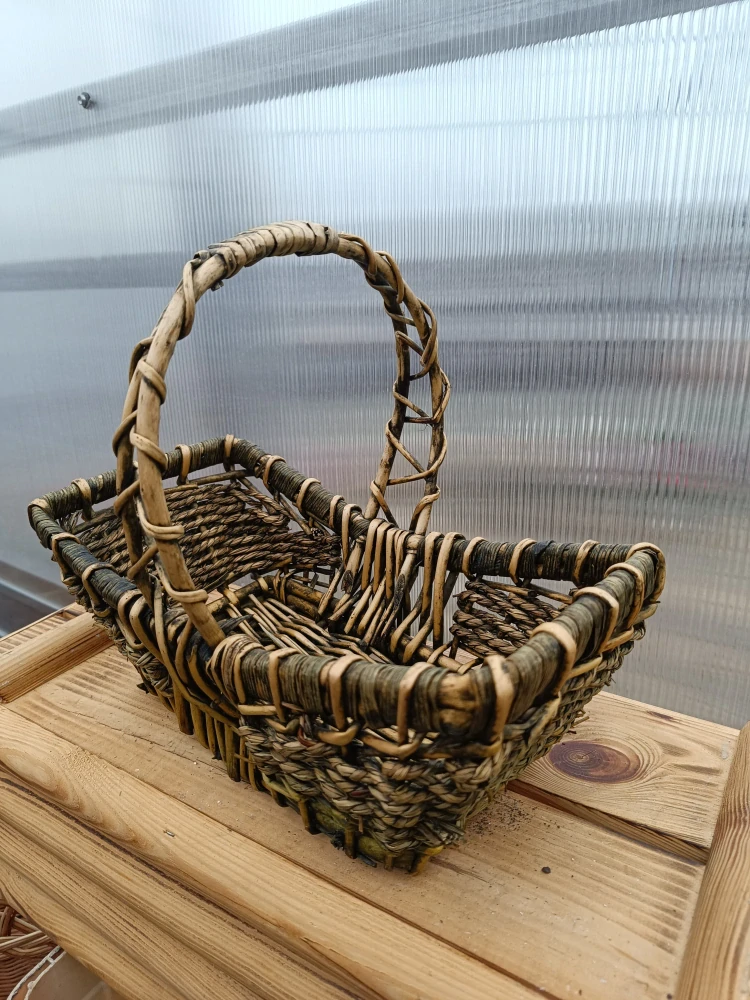 Ratanový košík barvený 34x20x28cm