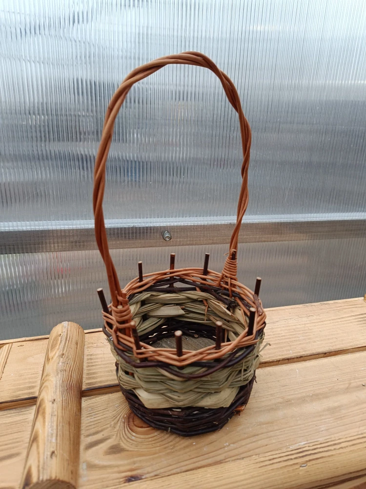 Proutěný košík - hnědý 12x25cm