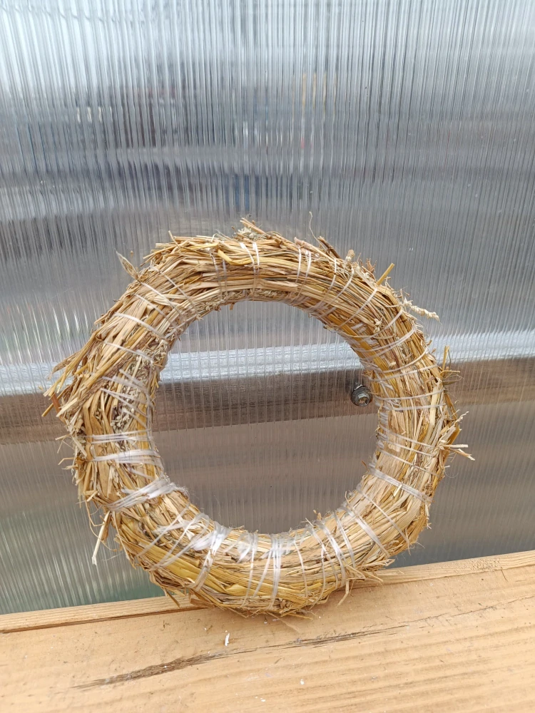 Slaměný věneček 19cm
