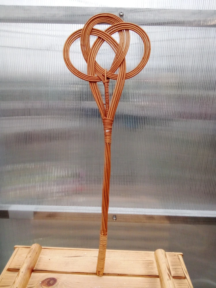 Proutěný dekorační klepač na koberce 78cm