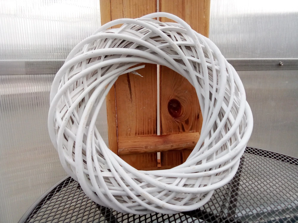 Proutěný věnec bílý 35cm
