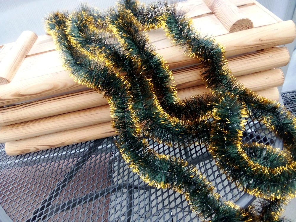 Dekorace vánoční řetěz zelenozlatý 2x1,8m