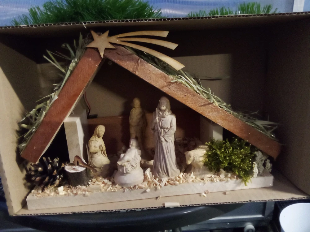 Dřevěný betlém s ježíškem svítící 33cm