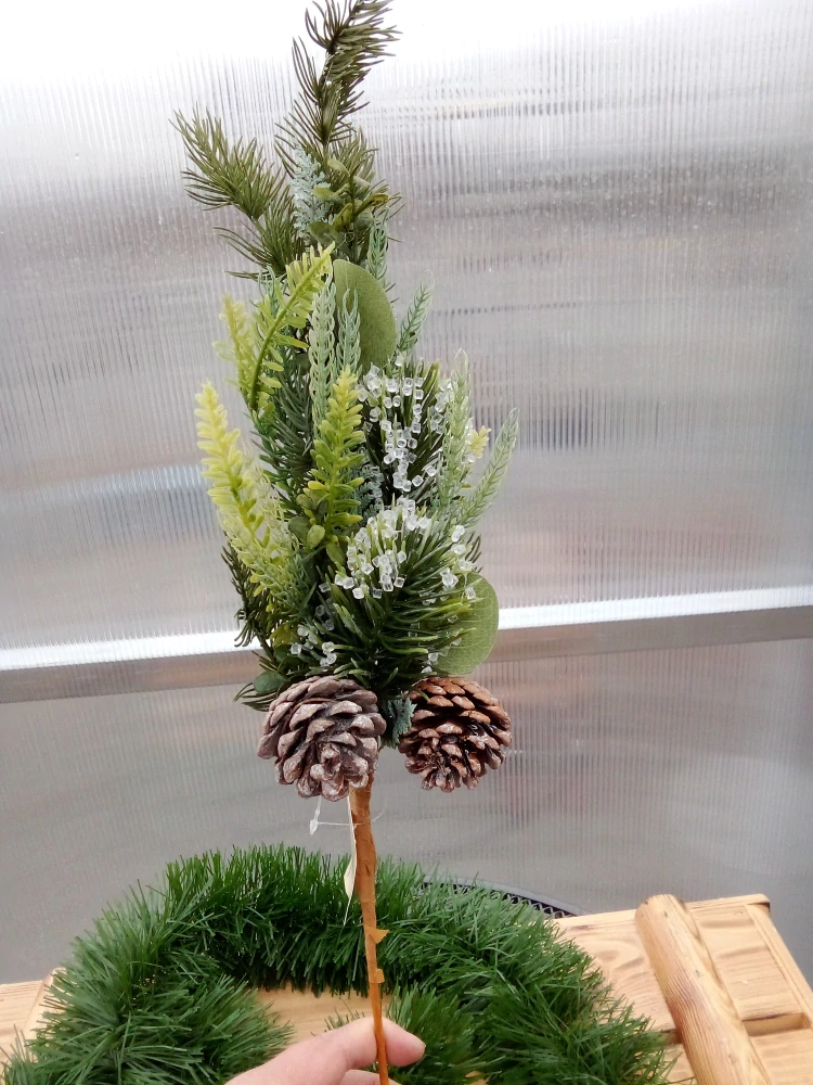 Vánoční dekorační větvička se šiškou 52cm