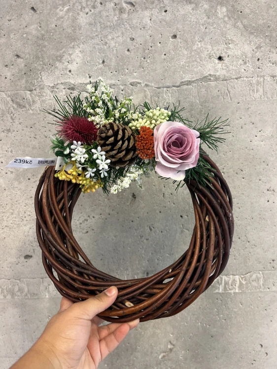 Dekorativní věnec s ozdobou 25cm