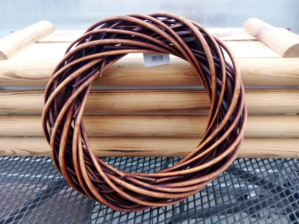 Ratanový věnec hnědý 25cm