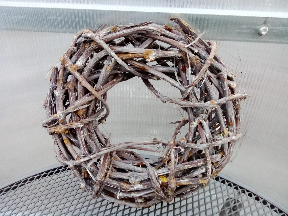 Proutěný věneček hnědý 30cm