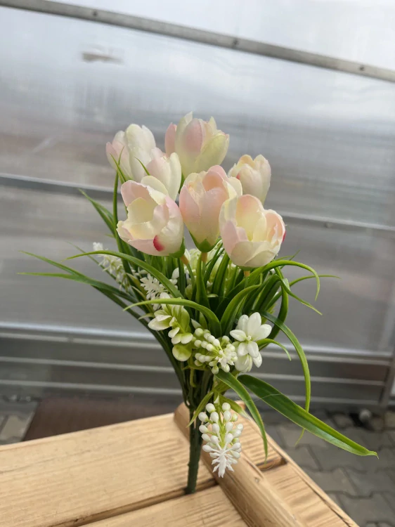 Uměla kytice - tulipány narůžovělé 35cm