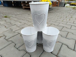 Obal na květináč plech srdce 13cm kulatý vysoký