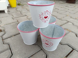 Obal na květináč plech bílý 14cm kulatý srdce
