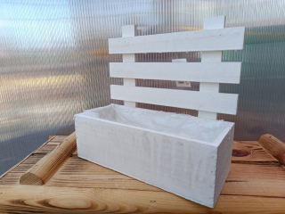Dřevěný dekorační truhlík - polička bílá 25x11cm