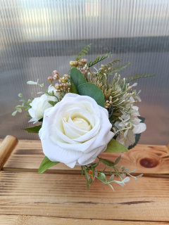 Plastová kytice- růže s ozdobou- bílá 35cm
