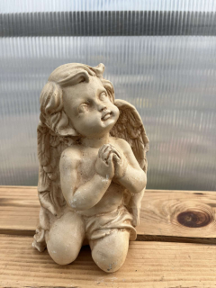 Andělíček - sádrová figurka v.20cm krémová 