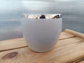 Květináč keramický - bílý se stříbrným proužkem 15cm