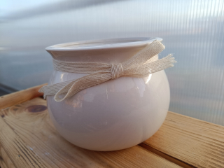 Květináč keramický - bílý s mašlí - 17cm