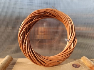 Ratanový věneček světlý 28cm
