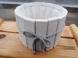 Dřevěný dekorační květináč- bílý 18x12cm