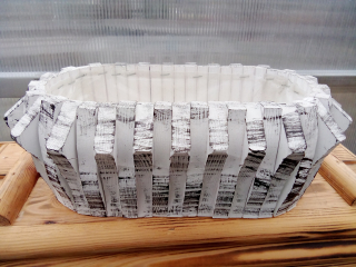 Dřevěný dekorační truhlík oval- bílo-černý 38x23x13cm
