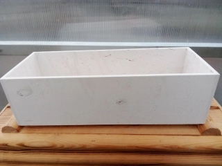 Dřevěný truhlík bílý 40cm