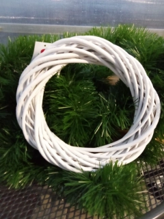 Ratanový věnec bílý 26cm