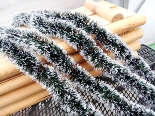 Dekorace vánoční řetěz zelenobílý 2x1,8m