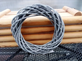 Ratanový věnec šedý 24cm
