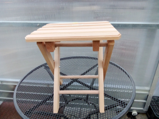 Dřevěná stolička přírodní 30cm