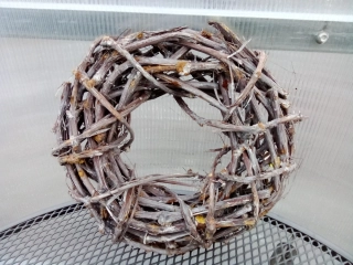 Proutěný věneček hnědý 30cm
