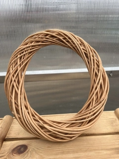 Ratanový věneček 35cm světlý 