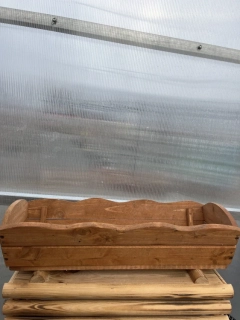 Dřevěný truhlík 60x22x16cm