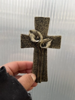 Kříž s růži zlatý 11x6.5cm