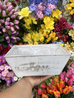 Dřevěný truhlík bílý s nápisem love 23x14x11cm 